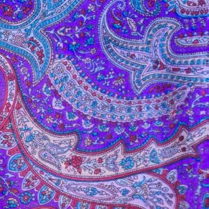 Foulard en soie de couleur violet à motifs Cachemire