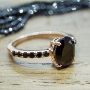 Bague plaqué or rosé spinelle noire