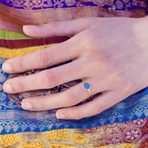 Fine bague plaqué or et pierre topaze