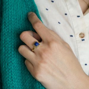 Petite bague carrée laiton lapis lazuli
