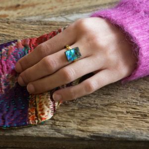 Grosse bague rectangle en laiton et Nacre Abalone