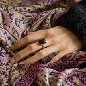 Grosse bague rectangle en laiton et Onyx Noir