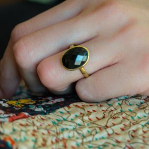 Bague dorée en laiton Onyx noir facetté