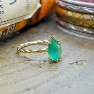 Bague plaqué or goutte de larme onyx vert