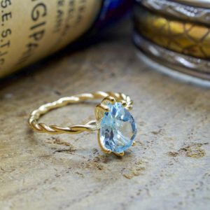 Bague plaqué or goutte de larme topaze bleue