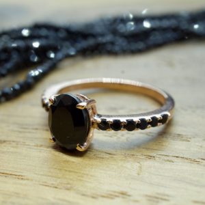 Bague plaqué or rosé spinelle noir