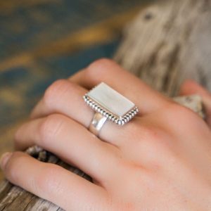Grosse bague rectangle argent nacre