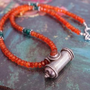 Collier Boîte à Prière Isis