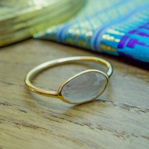 Fine bague plaqué or tourmaline bleue