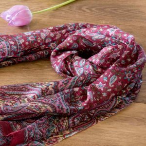 Foulard en soie bordeau avec motifs floraux