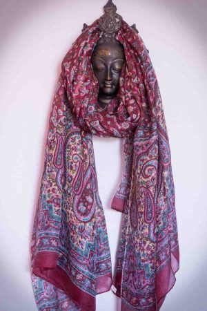 Foulard en soie bordeau avec motifs floraux