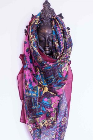 Foulard en soie fuchsia rose et jaune avec motifs éléphants et cachemires