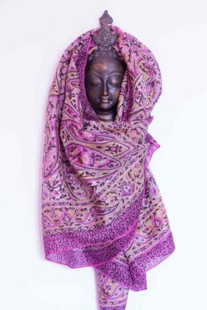 Foulard en soie rose noir et jaune motifs cachemires et fleuris