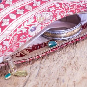 Pochette tissu saree bordeaux et or