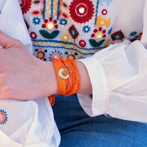 Bracelet de soie pure charm laiton et pierre naturelle assortie