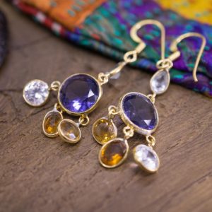 Boucles d’oreilles Kama plaqué or 3 microns et gemmes d' améthyste, de citrine et zircon.