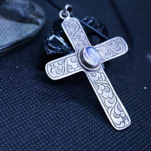 Pendentif Croix Sacrée en Argent et Pierre de Lune