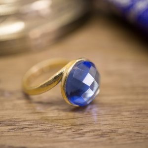 Bague Ronde Plaqué Or et Cristal Bleu
