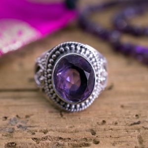 Bague ethnique Dhani en argent et améthyste