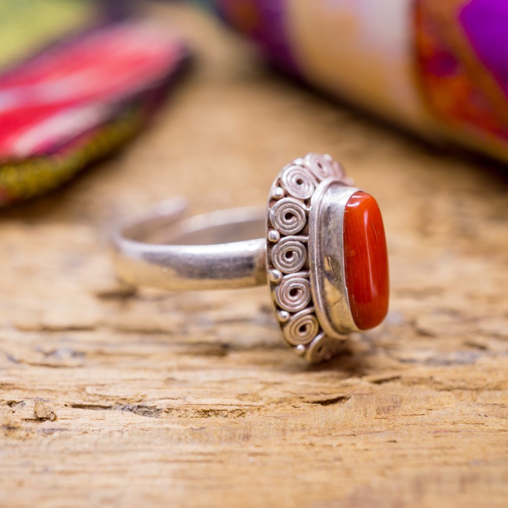 Bague Tagore Argent et Corail Rouge - Pièce Unique – Image 2