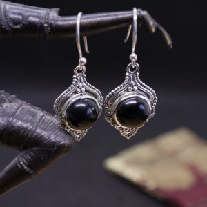 Boucles d’Oreilles Neha Argent et Onyx Noir